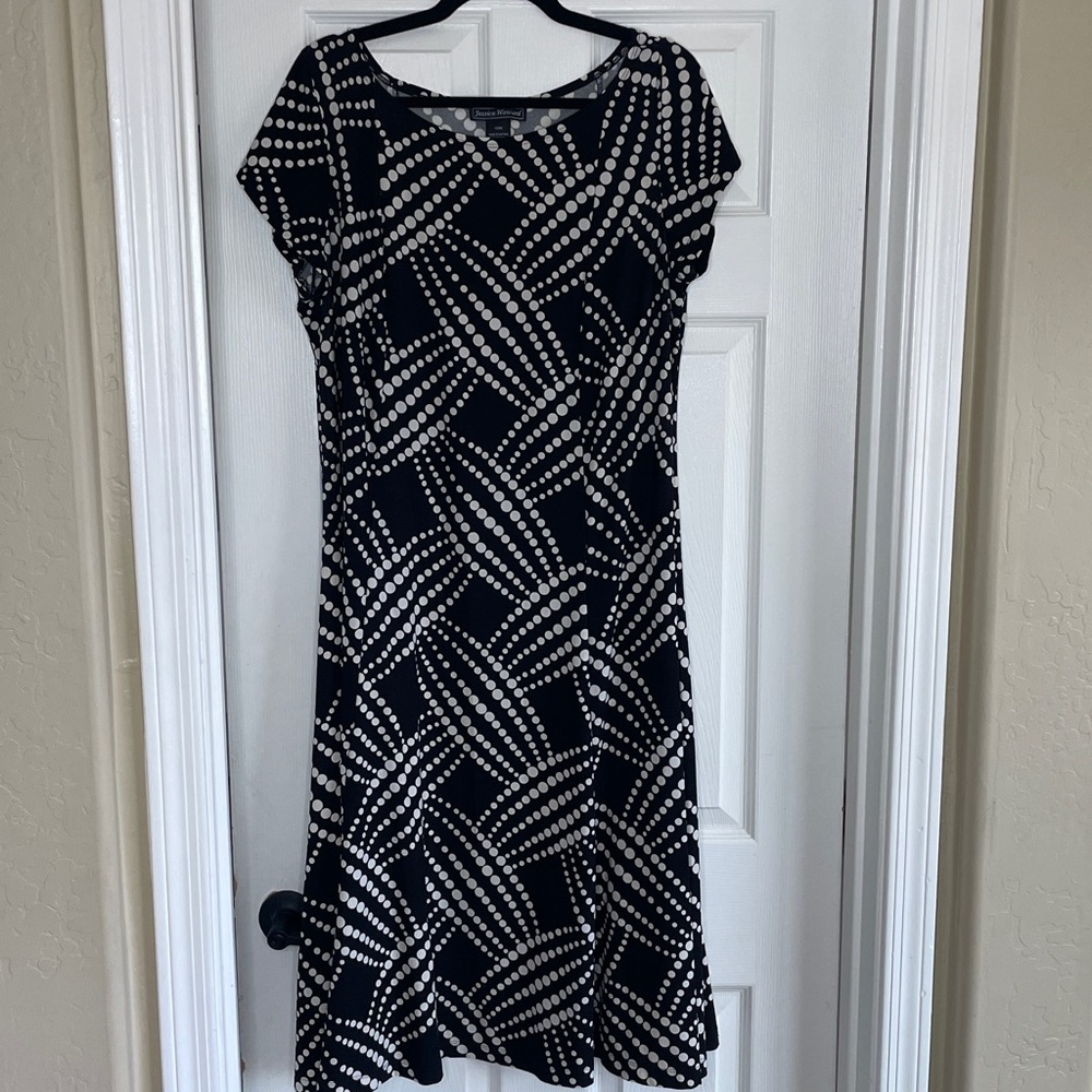 Jessica Howard Black and White Geometric Short Sleeve Dress